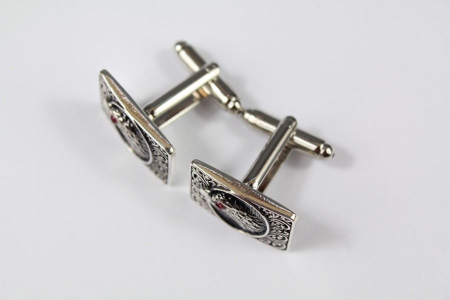 A Pair of Silver Cuff Links - Image 2 of 3
