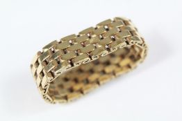 A 14/15ct Yellow Gold Bracelet Ring