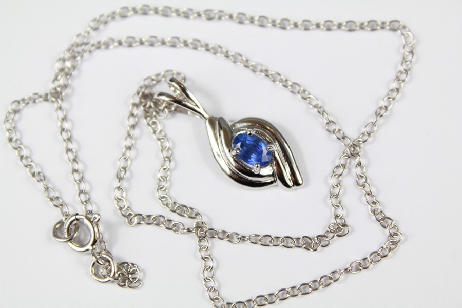 A 9ct White Gold Sapphire Pendant and Chain