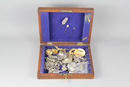 A Box of Miscellaneous Jewellery