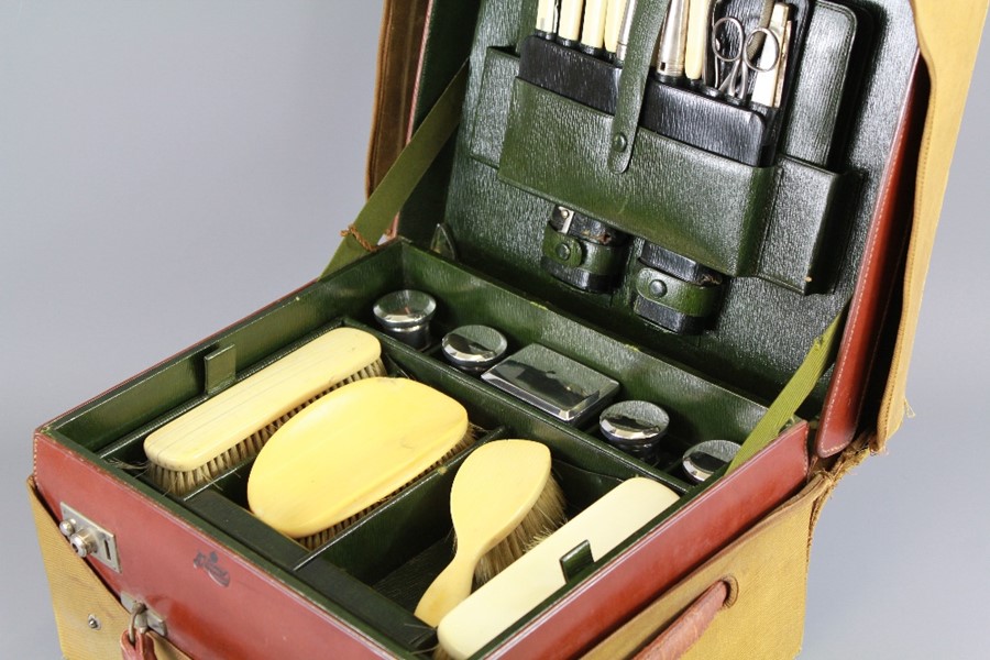 A Gentleman's Leather Vanity Travelling Case