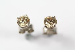 A Pair Lady's Diamond Stud Earrings