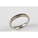 An 18ct White Gold Wedding Ring Size L