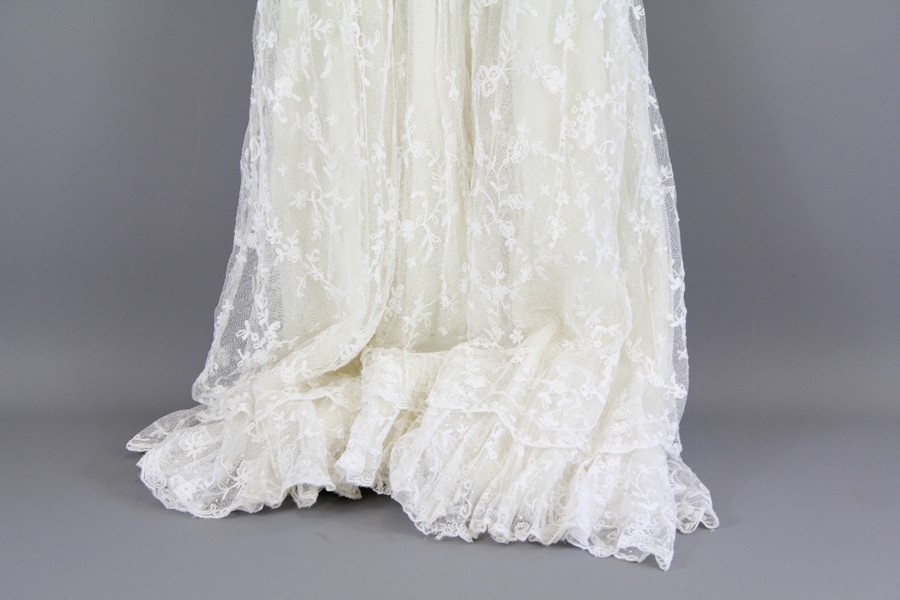 A 19th Century Exquisitely Made Lace Christening Gown - Image 3 of 6