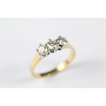 A Lady's 18ct Yellow Gold Diamond Ring