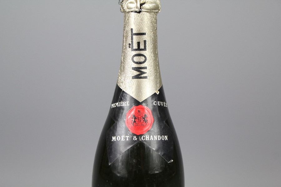 Bottle of Moet & Chandon Premiere Cuvee Champagne - Image 2 of 3