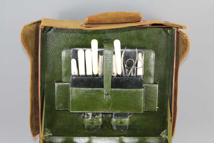 A Gentleman's Leather Vanity Travelling Case - Image 4 of 9