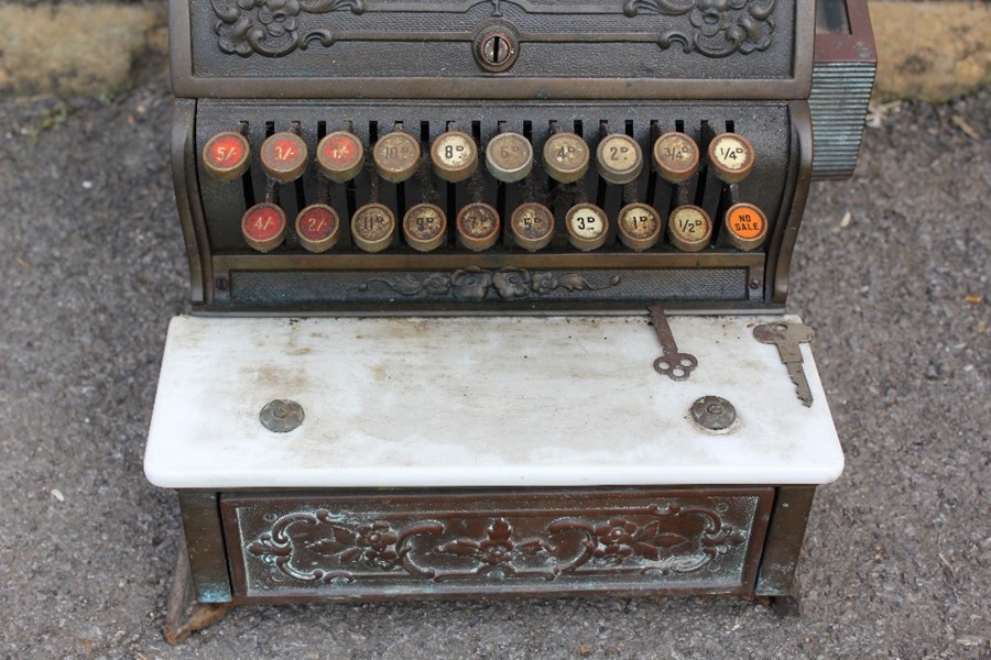 A Late Victorian Brass 'National' Cash Register - Image 2 of 9