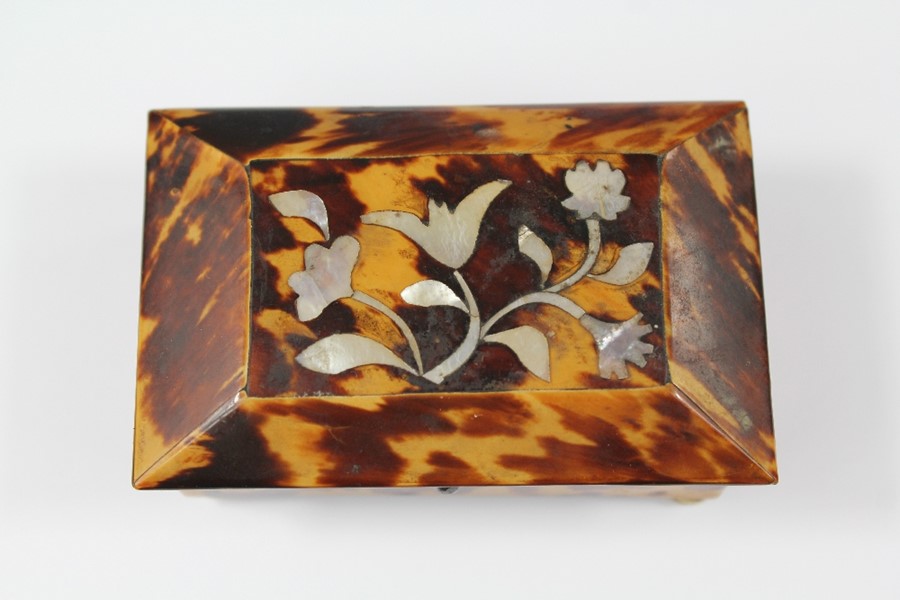 A Victorian Tortoiseshell and Mother of Pearl Trinket Box - Image 2 of 3
