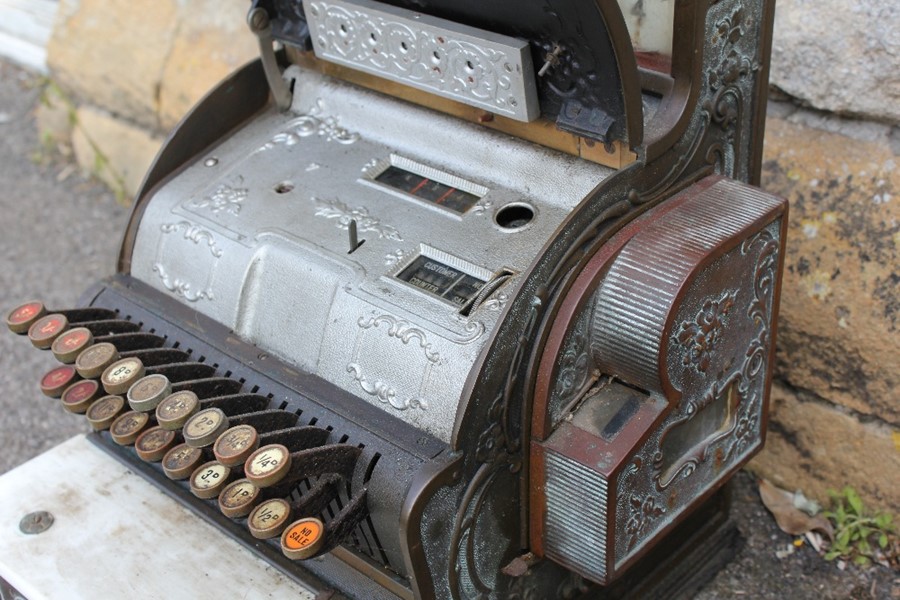 A Late Victorian Brass 'National' Cash Register - Image 8 of 9