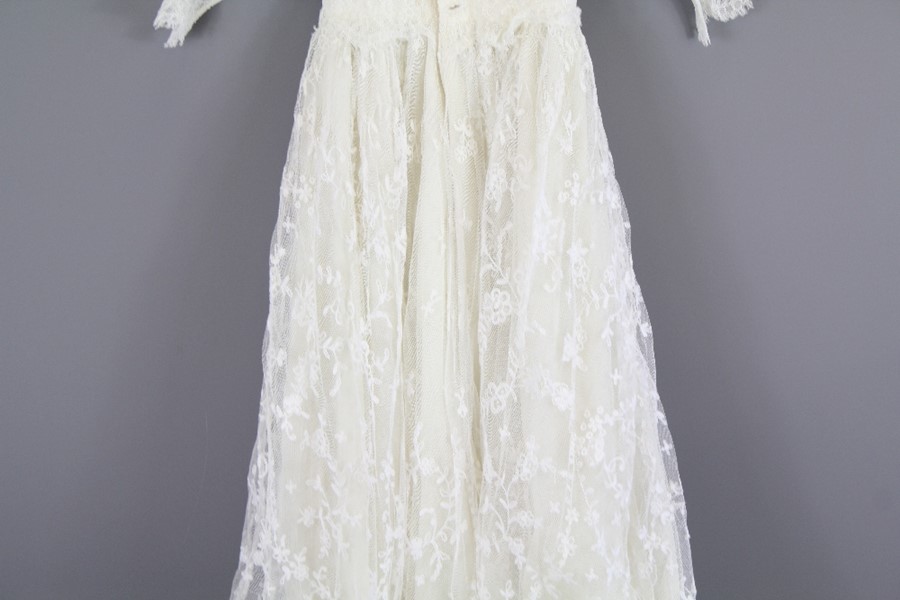 A 19th Century Exquisitely Made Lace Christening Gown - Image 4 of 6