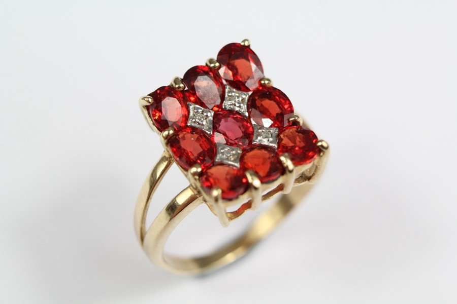 A 9ct Gold Diamond and Spinel Ring - Image 2 of 2