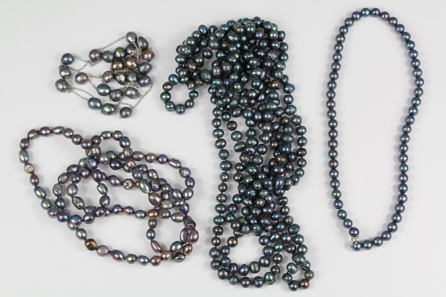A Black Pearl Necklace