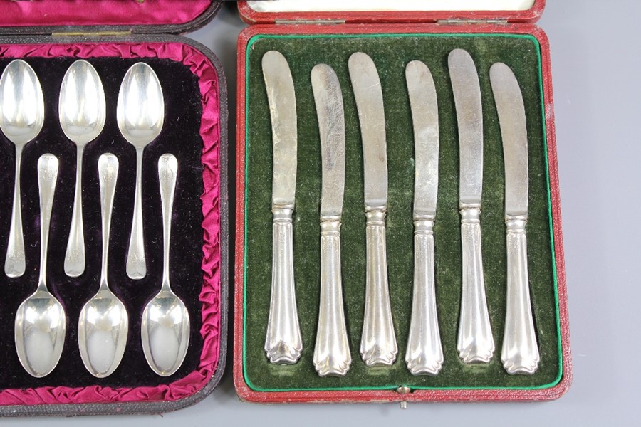 A Victorian Silver Tea Spoon Set - Image 3 of 4