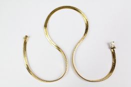 A Lady's 18 ct Yellow Gold Necklace