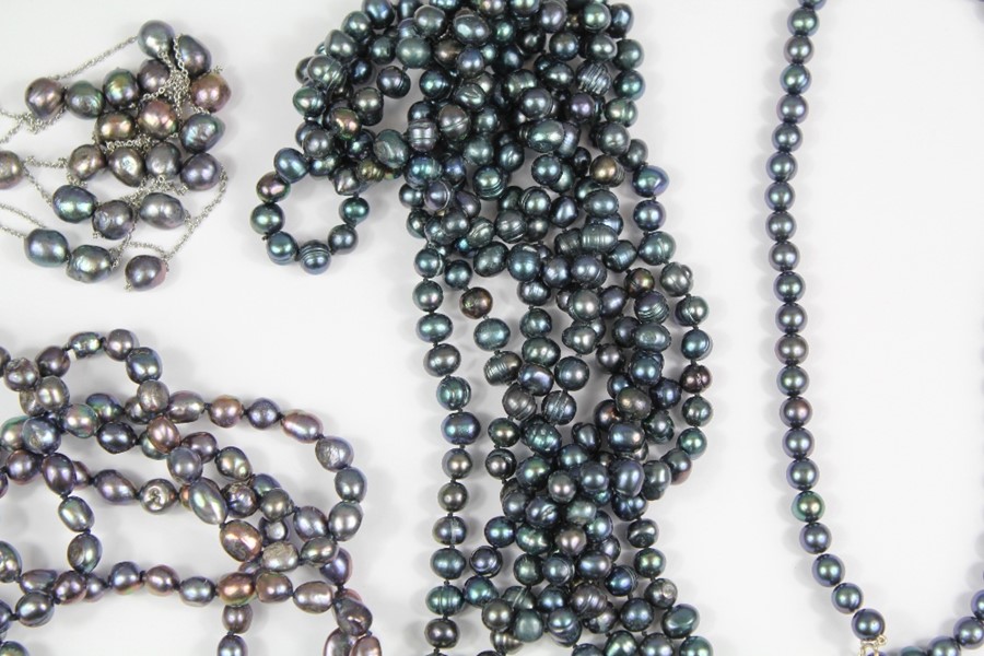 A Black Pearl Necklace - Image 4 of 4