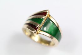 A 9ct Yellow Gold and Enamel Ring
