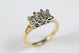 A Lady's 18ct Yellow Gold Diamond Ring