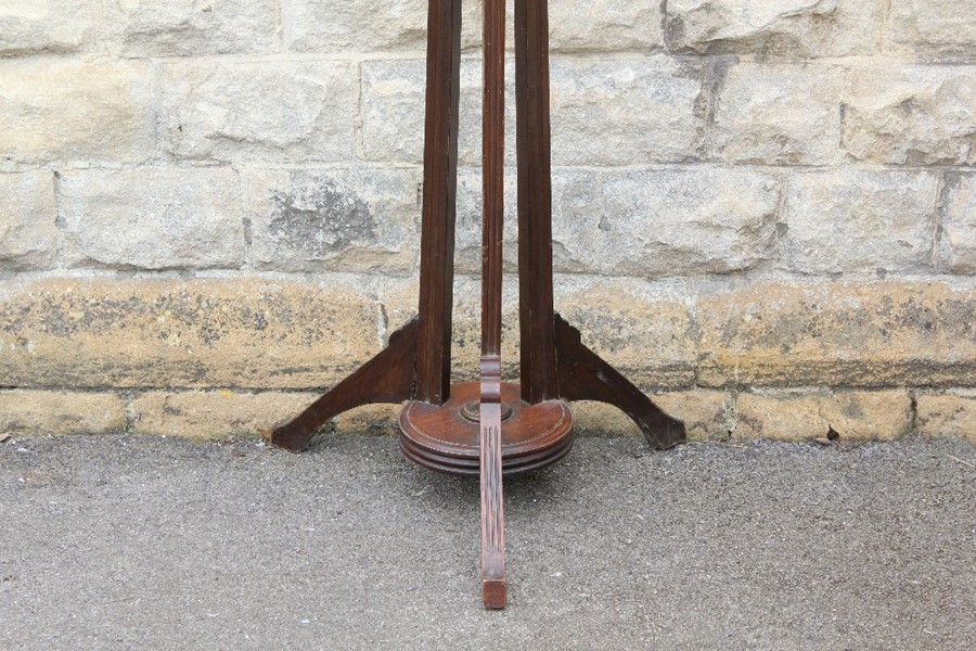 An Arts and Crafts Oak Coat and Hat Stand - Image 2 of 4