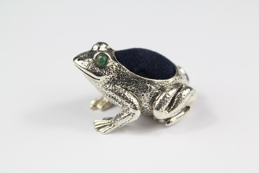 A Silver Frog Pin Cushion - Image 2 of 3