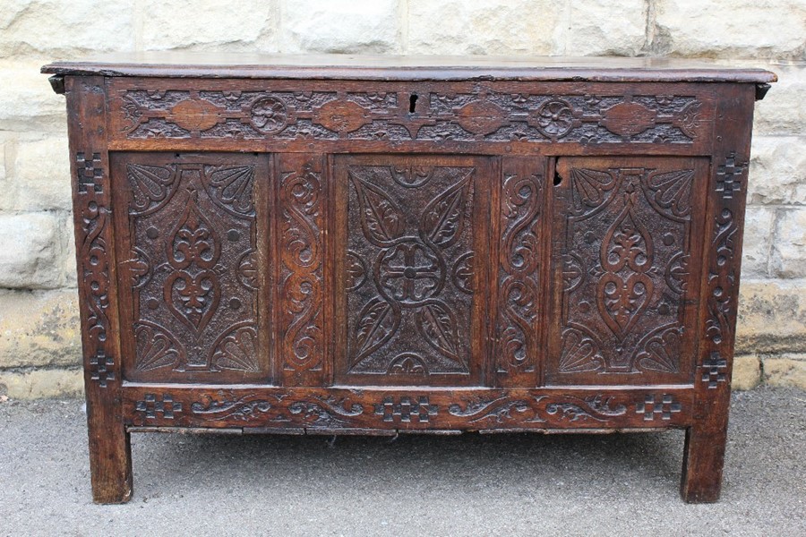 A Heavy Antique Oak Coffer - Image 4 of 4