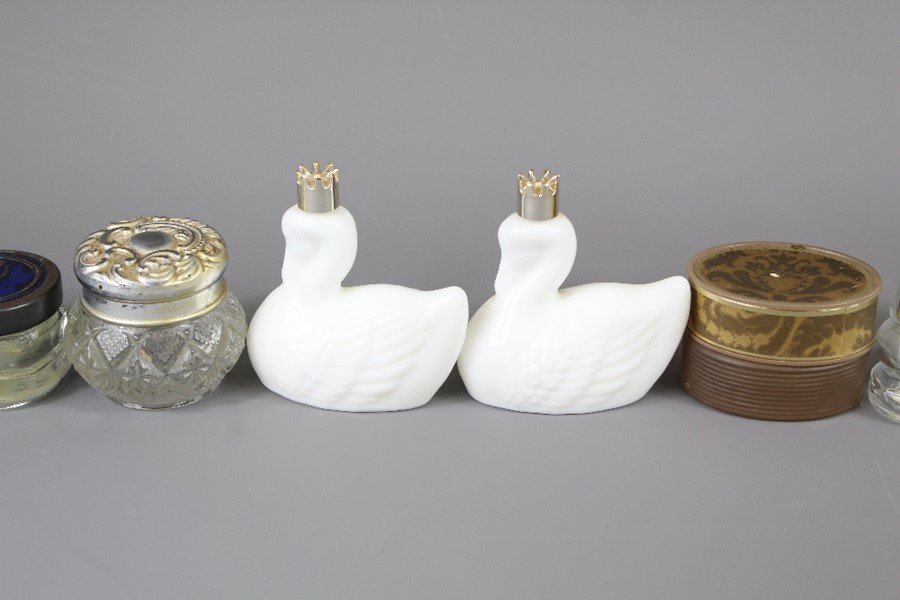 An Assortment of Glass Perfume Bottles - Image 3 of 4