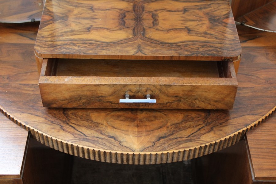An Art Deco Walnut Dressing Table - Image 3 of 5
