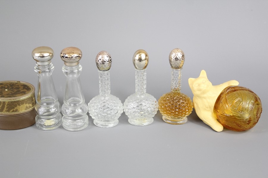 An Assortment of Glass Perfume Bottles - Image 4 of 4