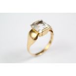 An 18ct Gold and White Sapphire Ring