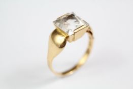 An 18ct Gold and White Sapphire Ring