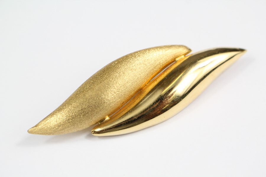 An Italia 18ct Yellow Gold Leaf Brooch - Image 2 of 4