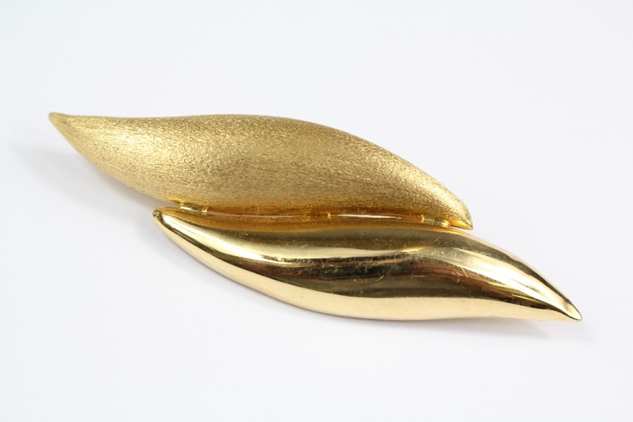 An Italia 18ct Yellow Gold Leaf Brooch - Image 3 of 4