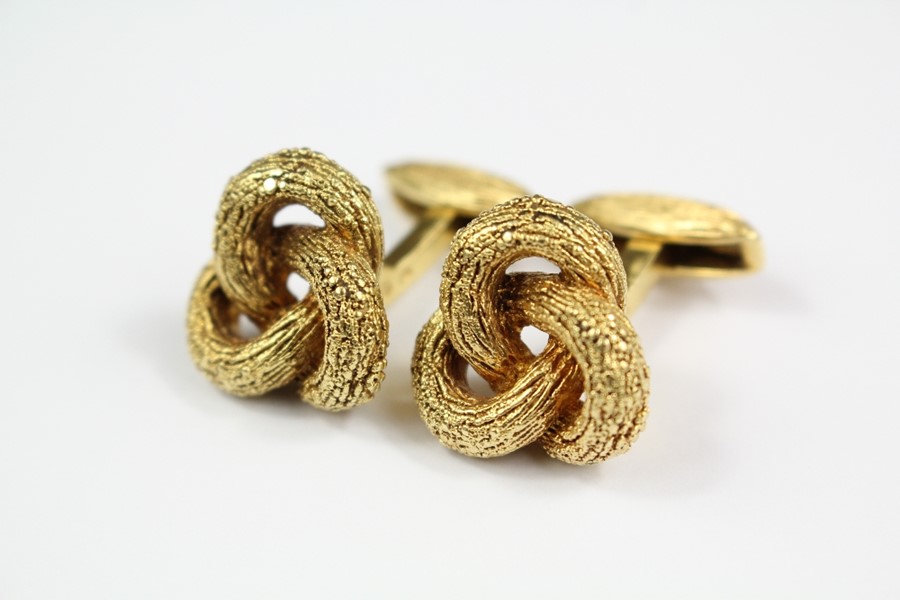 A Pair of 18ct Gold Gentleman's Continental Yellow Gold Knot Cufflinks - Image 4 of 4