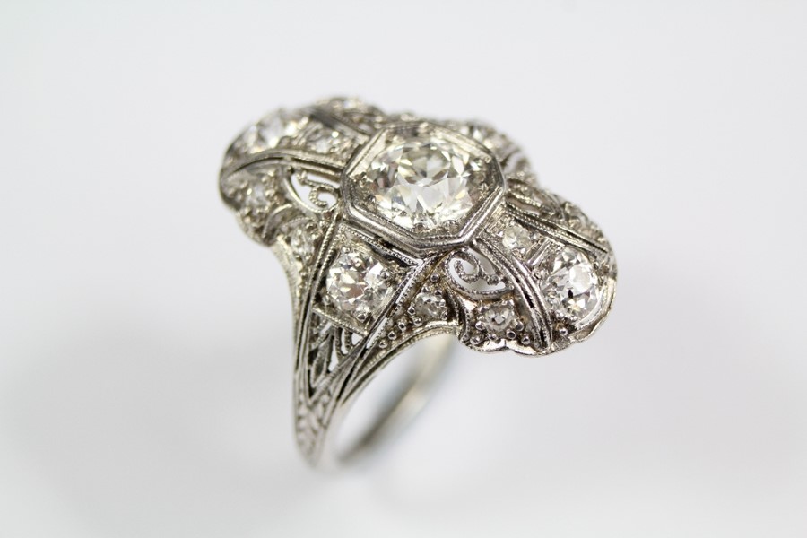 A Platinum Art Deco Filigree Diamond Ring - Image 2 of 4