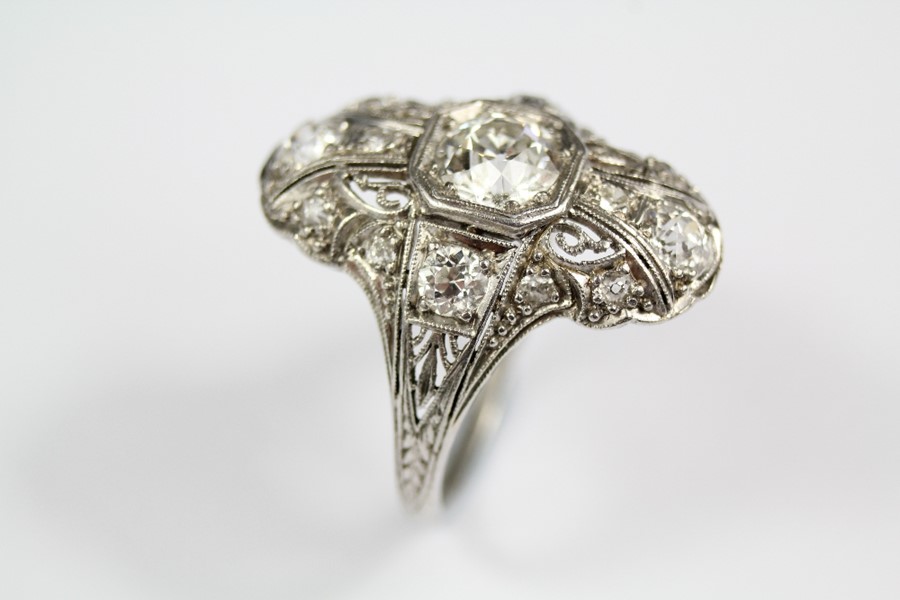 A Platinum Art Deco Filigree Diamond Ring - Image 3 of 4