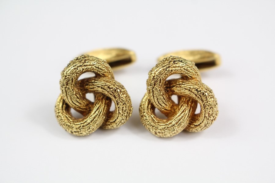 A Pair of 18ct Gold Gentleman's Continental Yellow Gold Knot Cufflinks