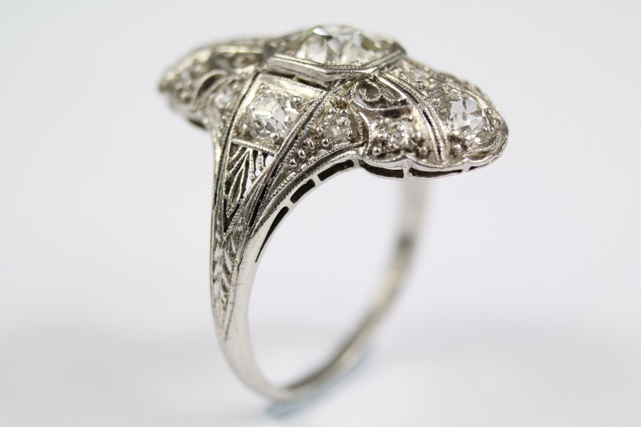 A Platinum Art Deco Filigree Diamond Ring - Image 4 of 4