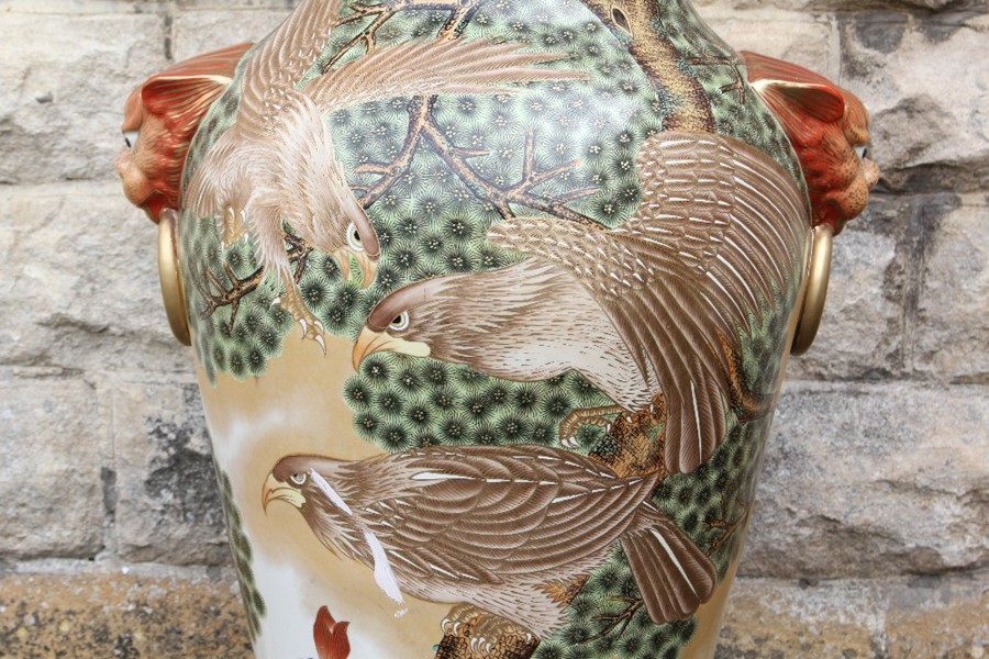 An Impressive Chinese Temple Vase - Image 4 of 7