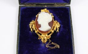 A Fine 14ct Yellow Gold Cornelian Cameo Brooch