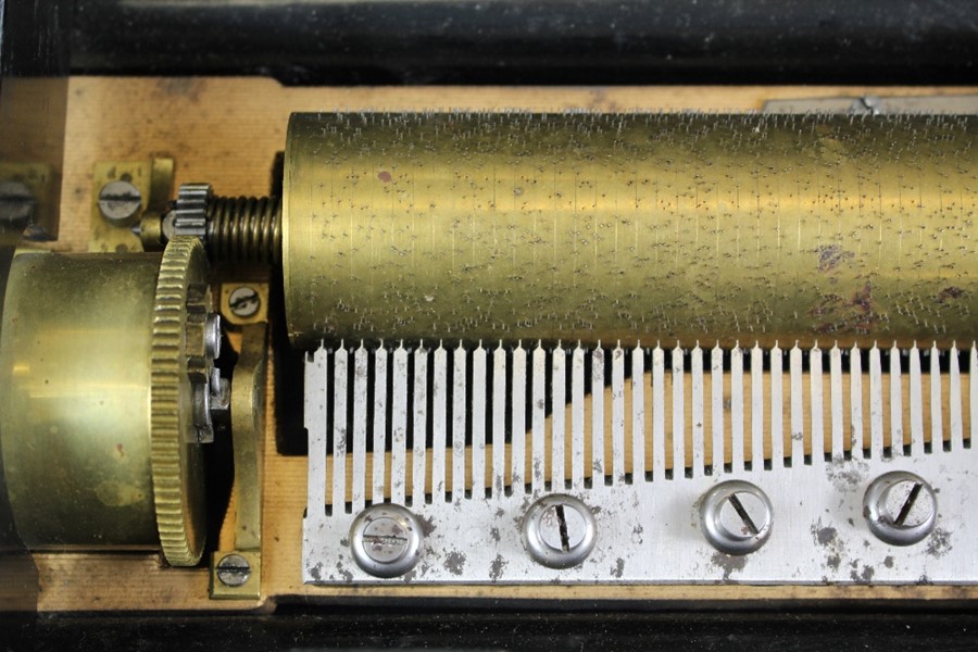 A 19th Century Swiss-made Rosewood Musical Box - Image 8 of 9