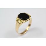 A Vintage 15ct Gold Black Onyx Signet Ring