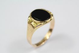 A Vintage 15ct Gold Black Onyx Signet Ring