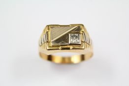 A Gentleman's 18ct Yellow Gold Signet Ring