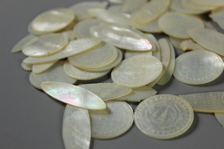 A Quantity of Chinese Mother of Pearl Counters - Image 4 of 4