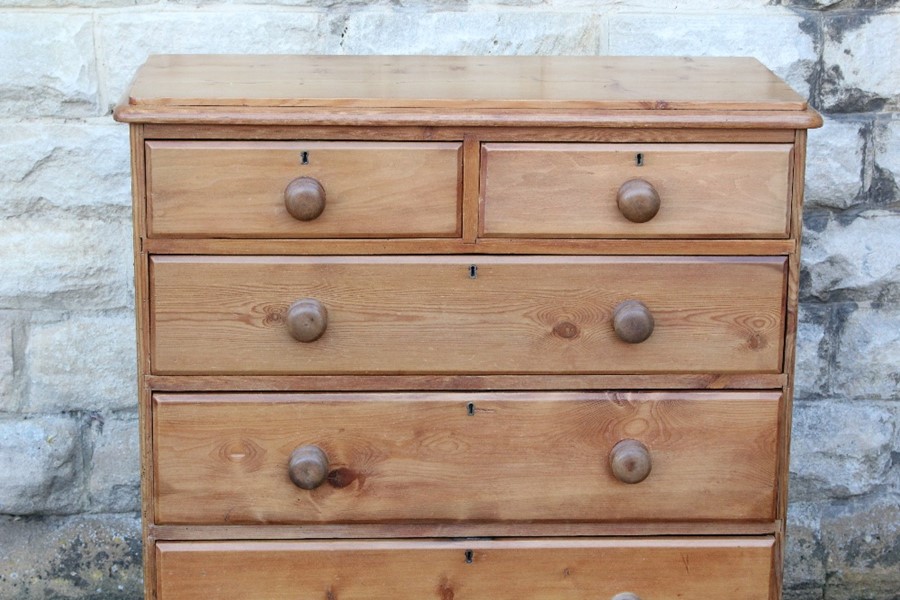 A Pine Chest of Drawers - Image 2 of 2