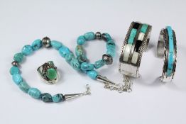 A Polished Turquoise and Silver Necklace
