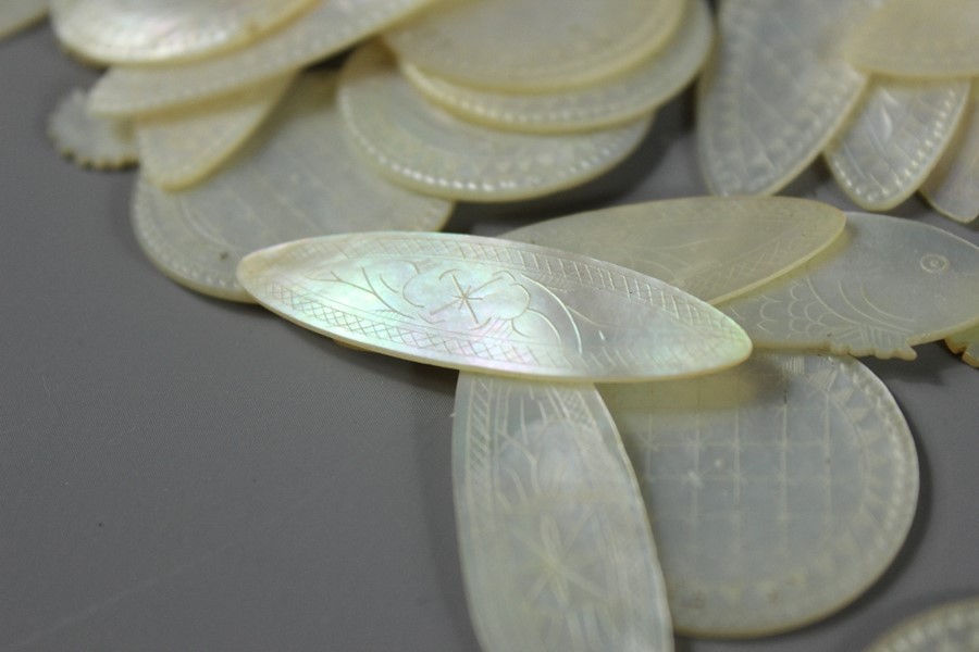 A Quantity of Chinese Mother of Pearl Counters - Image 3 of 4