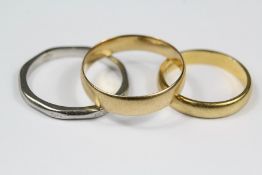An 18ct Yellow Gold Wedding Band