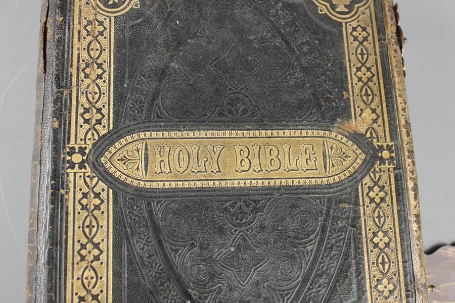 An Early 20th Century Bible - Image 2 of 5