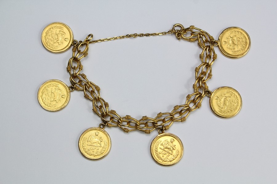 An 18ct Yellow Gold Double Chain Link Iranian Coin Bracelet - Image 8 of 8